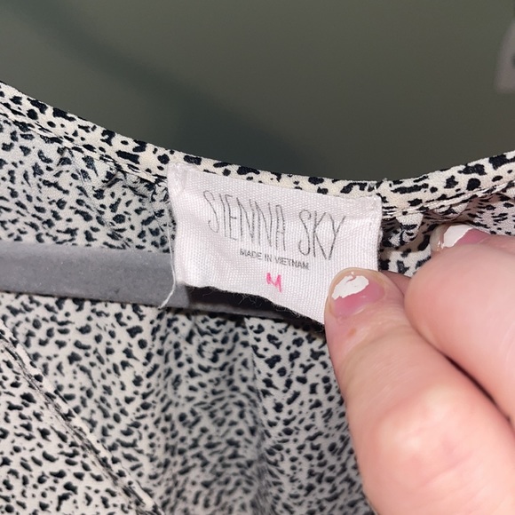 Cute Blouse - Picture 2 of 3